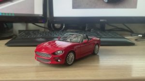 Обзор модели Fiat 124 Spider в масштабе 1/24 от Bburago