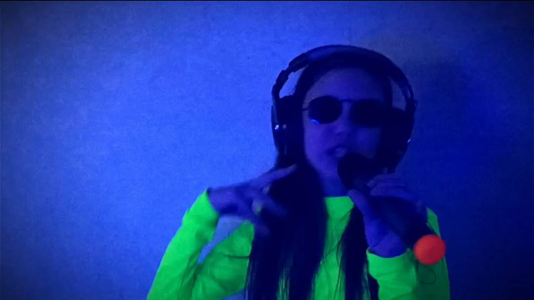 ВЕСЬ МИР СОШЕЛ С УМА. смотреть онлайн