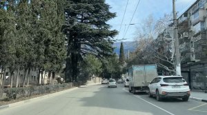 Ялта. По Московской ул., вокруг Автовокзала. До остановки «5 квартал». 22.02.25. Крым. Crimea. Yalta