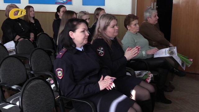 ЖЕНЩИН-ПОЛИЦЕЙСКИХ ЖЕЛЕЗНОГОРСКА ПОЗДРАВИЛИ С НАСТУПАЮЩИМ 8 МАРТА И ВРУЧИЛИ БЛАГОДАРСТВЕННЫЕ ПИСЬМА