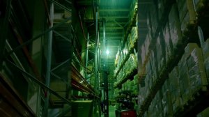 Моя работа на высотном электропогрузчике ( штабелёр ричтрак ) 2013 г.  учусь ездить ( новичок )