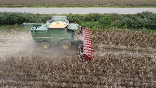 2XJOHN DEERE S680i  8370RT  NEW HOLLAND T8.410 HARVESTING CORN