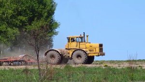 Кировец К-701 в поле