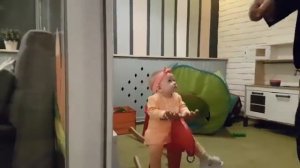 Сяду я верхом на коня, ты неси по полю меня...