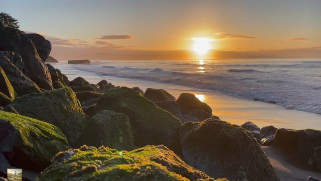 Красивый закат на пляже SUNMARINA смотреть онлайн