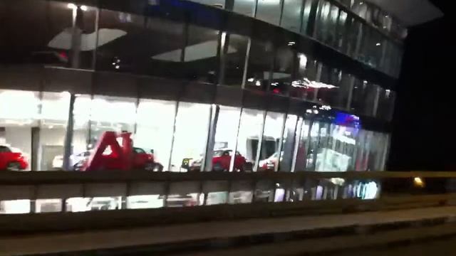 Xmas 2010 Mercedes Benz London Window display смотреть онлайн