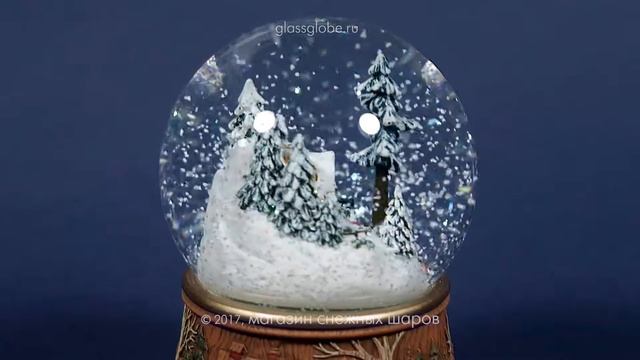 Зимний стеклянный шар со снегом "Домик в лесу" смотреть онлайн