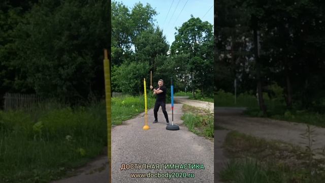 Разминка ротанговыми палками на макиваре в деревне (3)