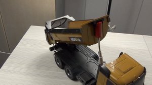 Самосвал Huina 1573 10 каналов радиоуправления - огромная игрушка