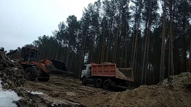 Амкодор 332с4.Погрузка грунта