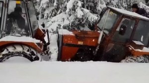 #ТРАКТОР застрял в снегу The #TRACTOR on the ROAD