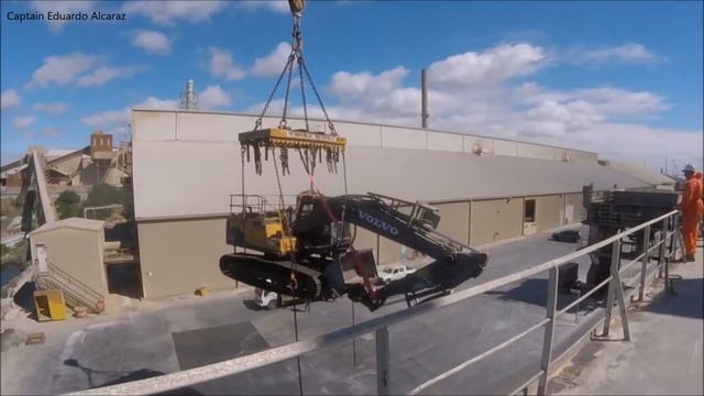 Asia Emerald III Discharge of damaged excavator 12 02 2018 смотреть онлайн