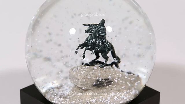 Стеклянный снежный шар Санкт-Петербург. Медный всадник. смотреть онлайн