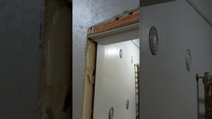 Разбухла дверная коробка от воды и её замена