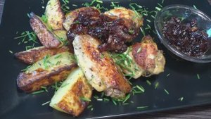Куриные крылышки с картофелем и карамельным луком — вкусно! 🍗🥔