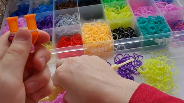 Плетение из резиночек ДРУЗЬЯ или Дружба. На рогатке крючком. Средеий уровень сложности Обучение