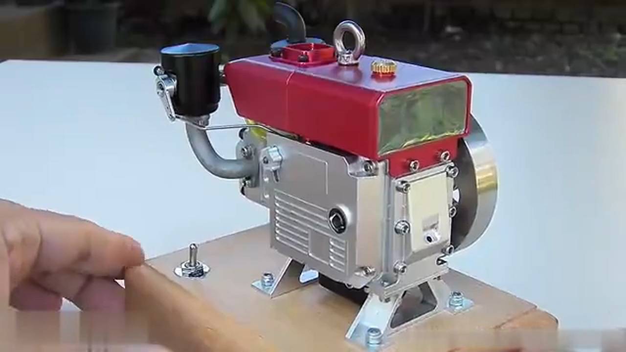 Двигатель ДВС очень маленький. Игрушка для больших! смотреть онлайн