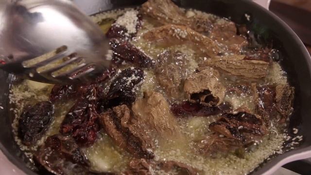 Pati Jinich - How to Make Salsa Macha смотреть онлайн