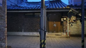 Walk through the hidden alleys of Seoul on a rainy night ｜ Travel Korea