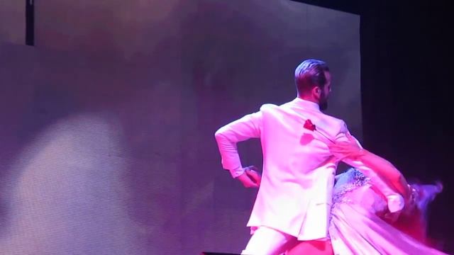 Dancing with the Stars Light Up the Night Sharna Burgess and Artem Chigvintsev смотреть онлайн