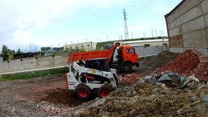 bobcat s 570  погрузка КамАЗа 65115 на 1700оборотов