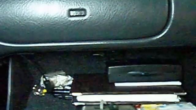 Rover 200 glovebox with 2 shocks/dampers смотреть онлайн