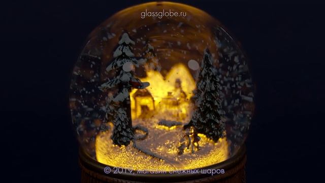 Новогодний стеклянный шар со снегом "Домик в лесу" смотреть онлайн