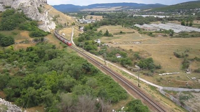 Электропоезд ЭД4М-0415 сообщением Севастополь - Симферополь в Инкермане смотреть онлайн