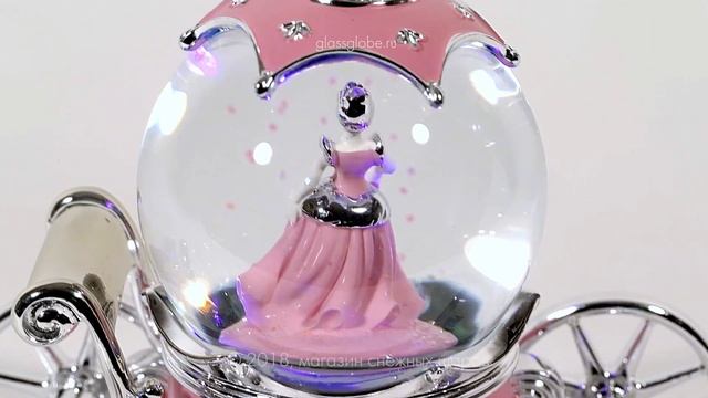 Стеклянный шар с блестками Серебряная Принцесса смотреть онлайн