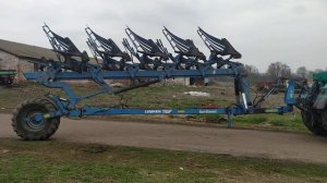 ХТЗ 242 К с плугом лемкен