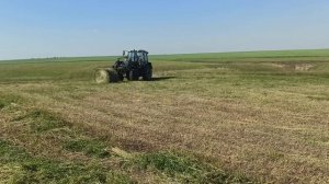 Грузим рулоны ПРФ-110 куном на ЮМЗ-6АКЛ.