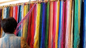 Процесс изготовления корейских традиционных украшений.