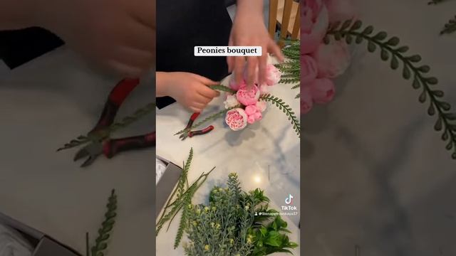 Soap peonies bouquet in gravy boat dish.   Букет пионов из мыла  в соуснике. смотреть онлайн