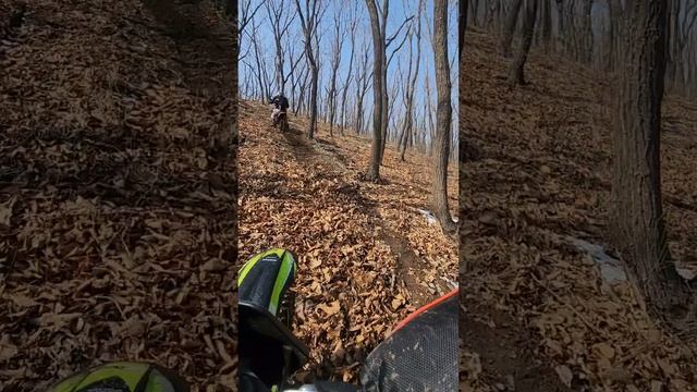 Эндуро жесткое падение мотоцикла в другой мотоцикл 9 Марта 2025 МАТЫ Эмоции Настроение смотреть онлайн