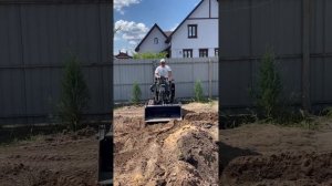 Засыпаем траншеи, ровняем грунт