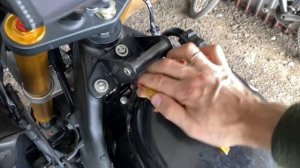 Замена воздушного фильтра-антифриза на SUZUKI V-STROM DL1000#suzuki#dl1000#V-Srom#moto