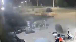 🫢Это так непредсказуемо и страшно, но почему-то местами даже и смешно со стороны смотреть... Что пр