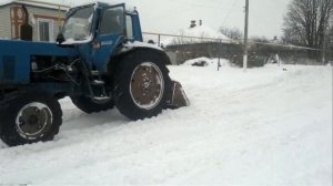Расчистка снега трактором мтз