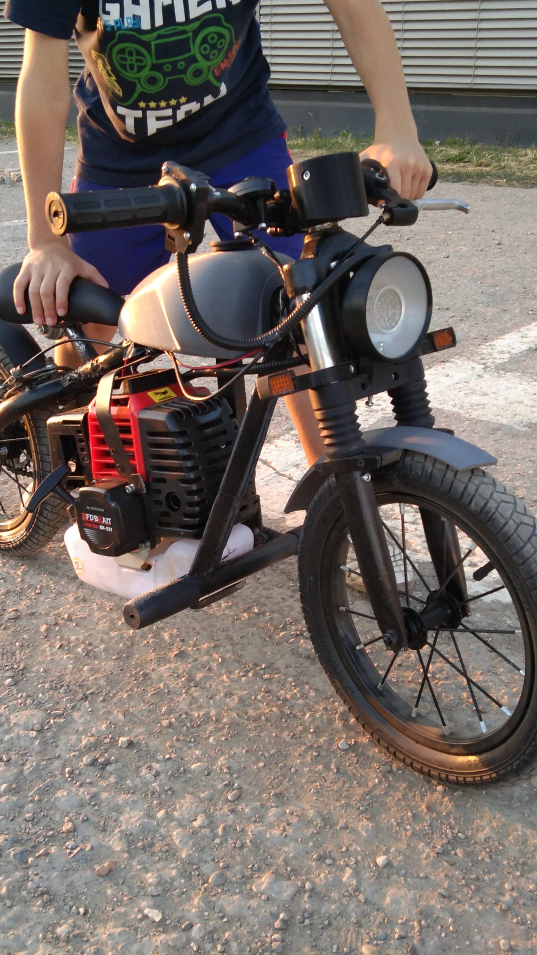 triumph bonneville bobber на "минималках"