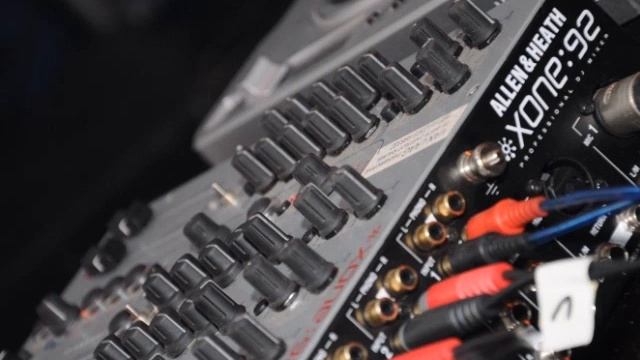 Mosquito Track 001.wmv смотреть онлайн