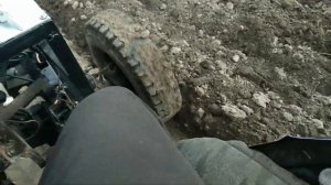 Пашу огород на самодельном тракторе из уаза, самодельным трехкорпусным плугом