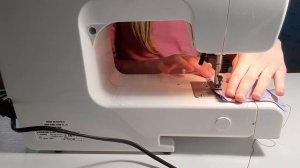 Учусь заправлять швейную машинку. Урок труда в школе, вдохновил Ксению