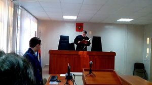 Судья зачитывает приговор Сысолятину и Фукаловой