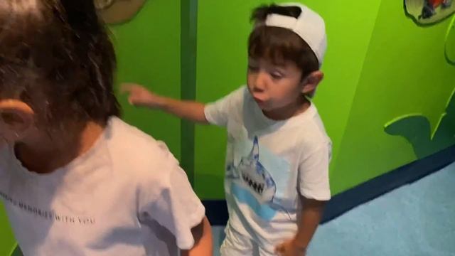 Наша поездка в акванариум ADVENTURE AQUARIUM смотреть онлайн