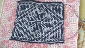 УСТАНОВКА СМЕНЩИКА НИТЕЙ. ВЯЗАНИЕ ЖАККАРДА.