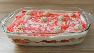 Тирамису с клубникой и Рафаэлло. Торт без выпечки. Вкусный десерт