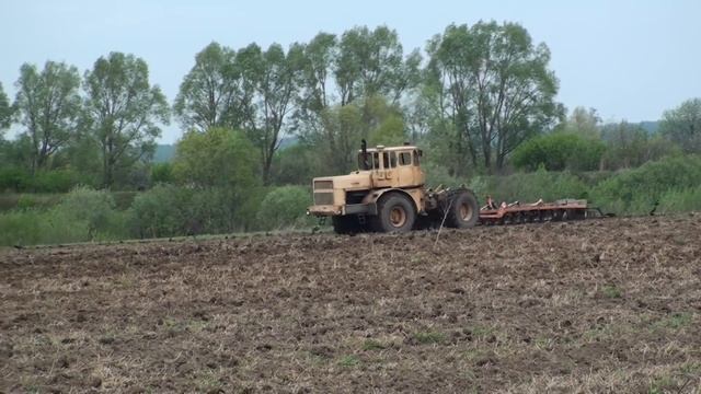 Культивация почвы 2 трактора К 700 КИРОВЕЦ