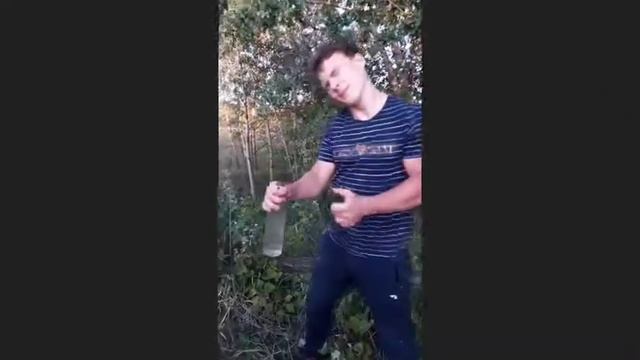 Выбил дно у бутылки!!! Силовой номер!!! Смотреть всем!!! смотреть онлайн