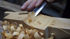 Изготовление косого шипа для "плечевого соединения" деталей табурета (стула) , сборка