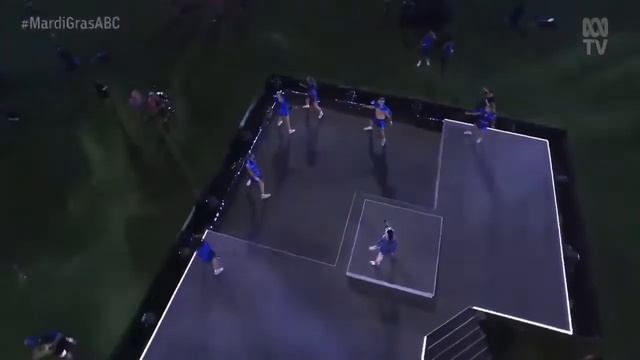 AMERICAN EXPRESS | VANESSA AMOROSI смотреть онлайн